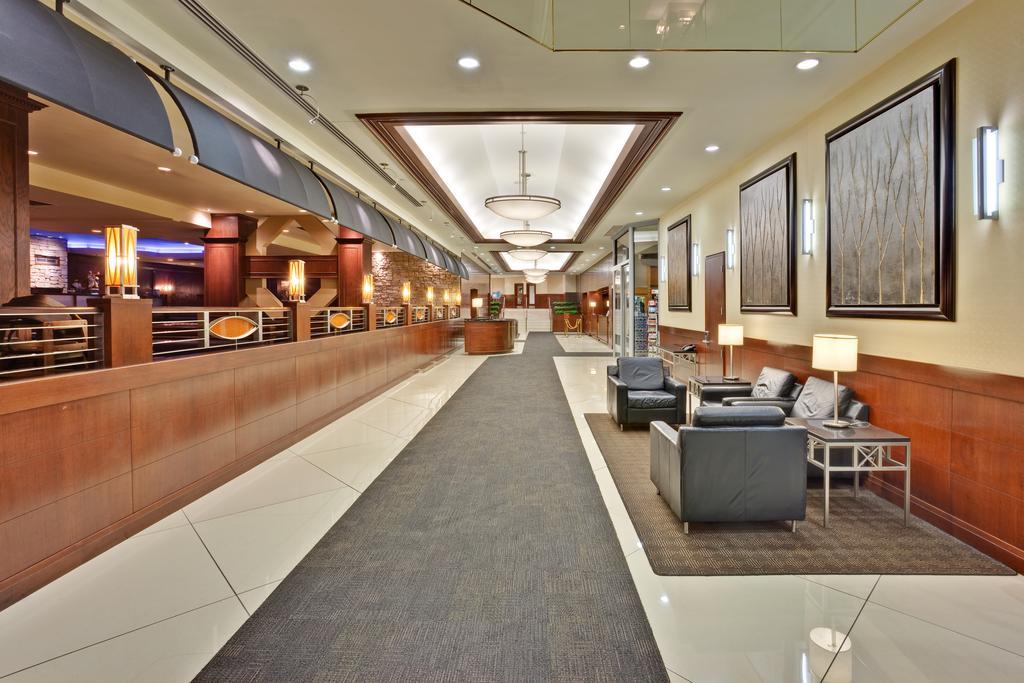 Holiday Inn Montreal Midtown Exterior foto